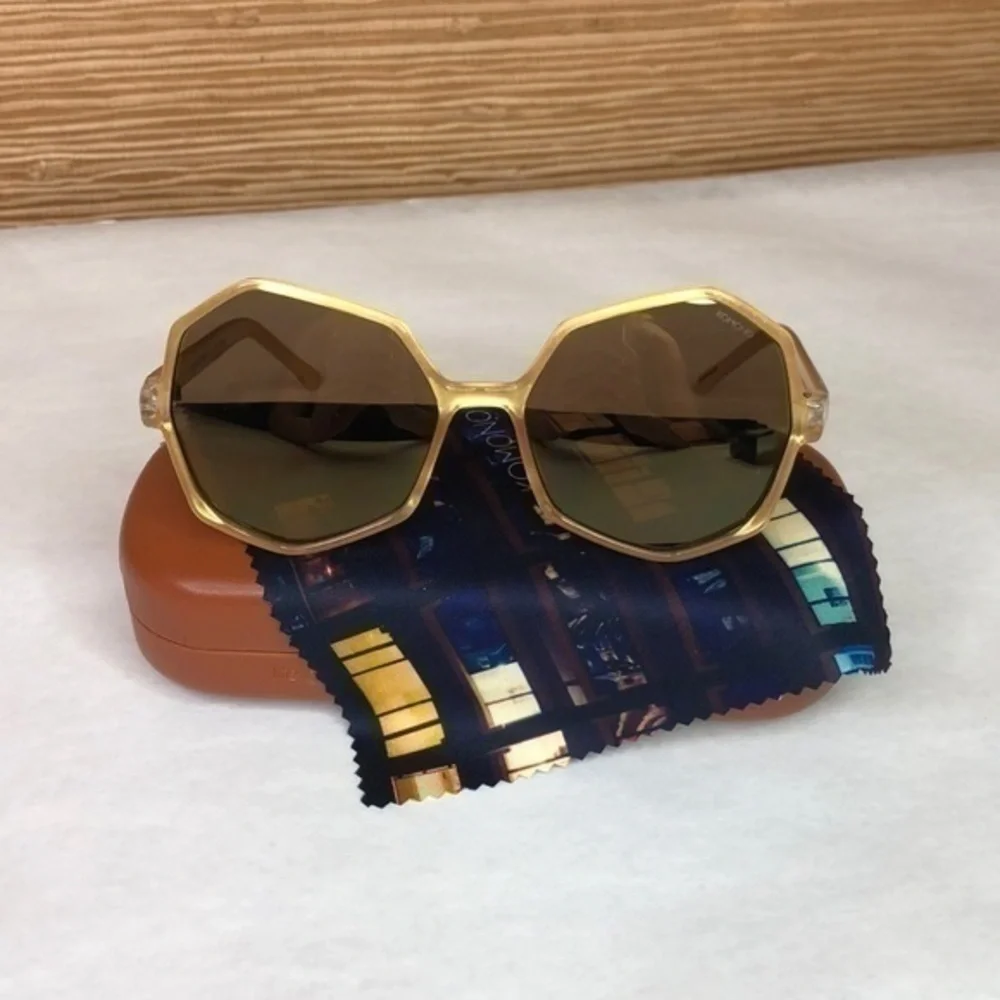 KOMONO Bonnie Clear Gold Sunglasses NEW Geometric Oversized